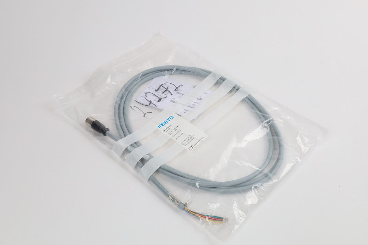 NEBM-M12G8-E-2.5-LE8 1451587 New in sealed package