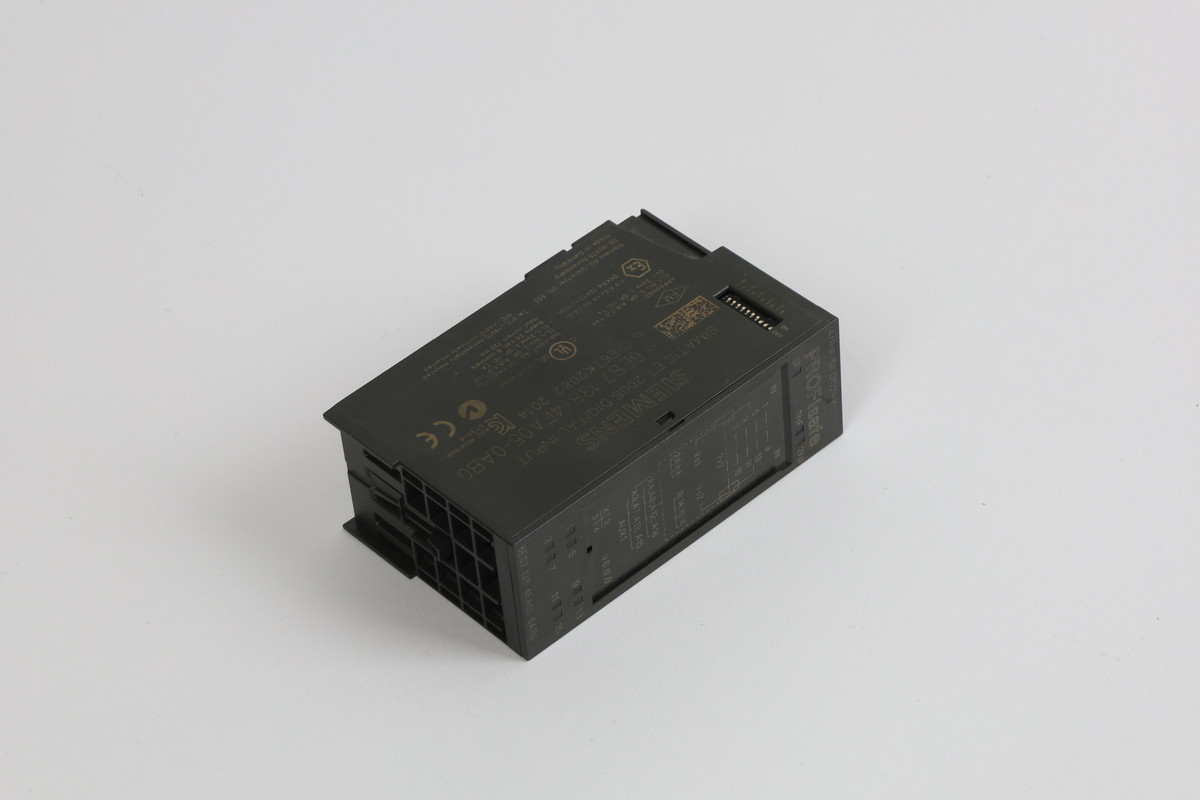 6ES7138-4FA05-0AB0 Obnovljen