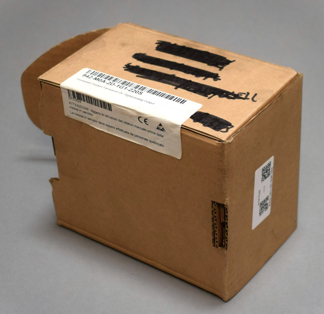 942-M0A-2D-1G1-220S New in an open package