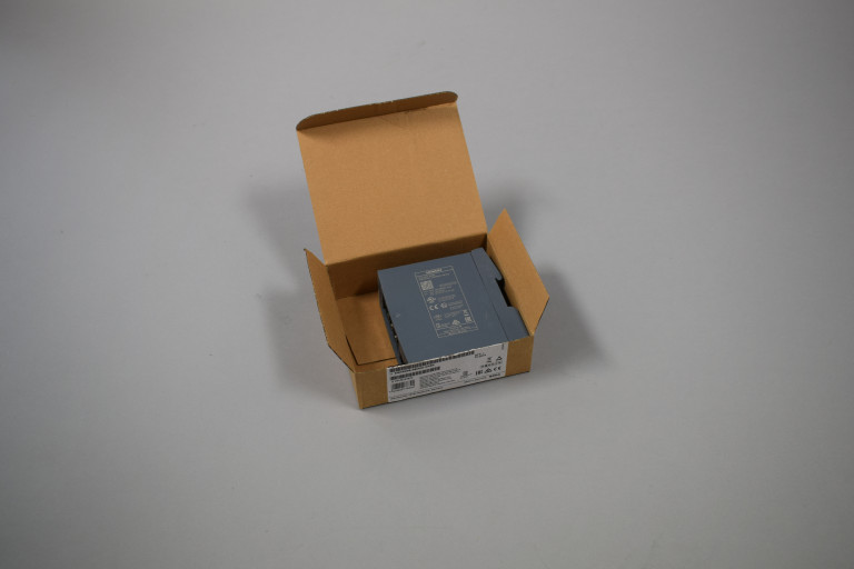 6GK5208-0BA00-2AB2 New in an open package