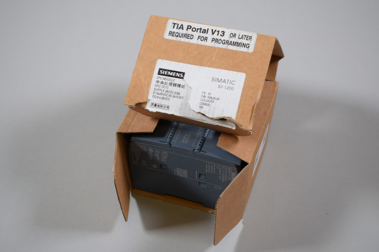 6ES7211-1AE40-0XB0 New in an open package