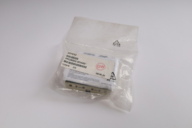 3RG9002-0DA00 New in sealed package