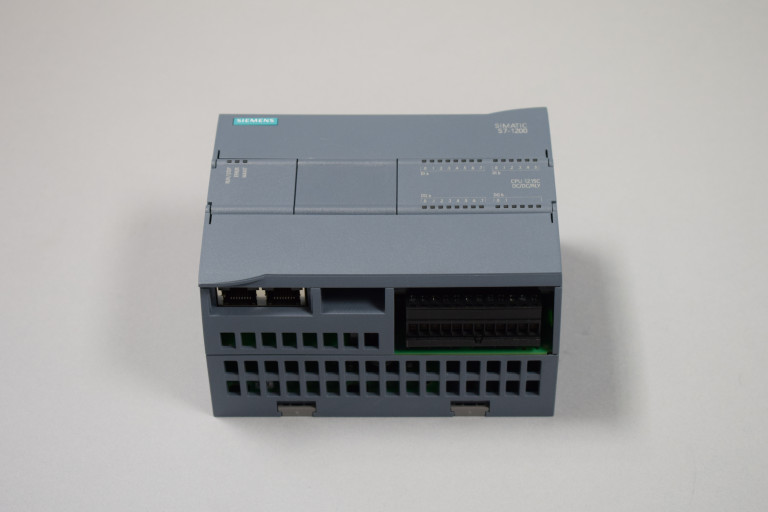 6ES7215-1HG40-0XB0 Nei ouni Këscht