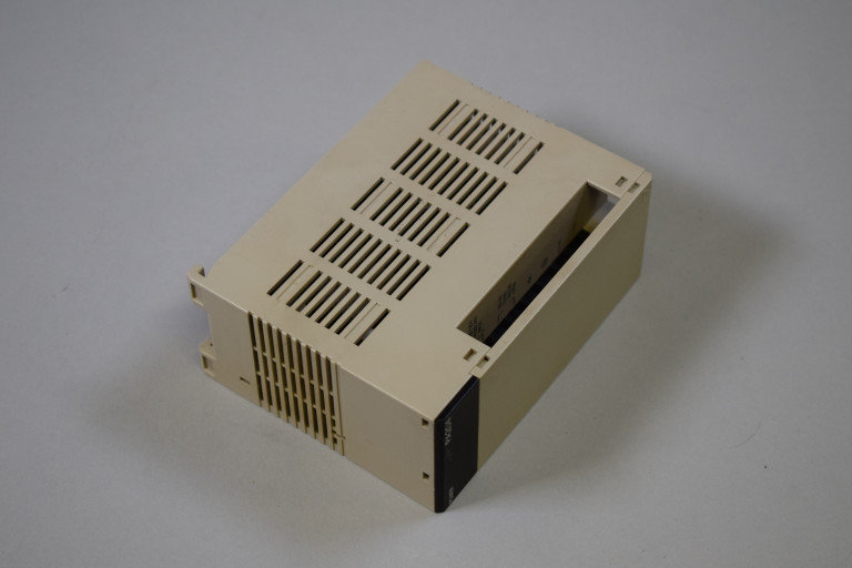 C200HW-PA204 Used