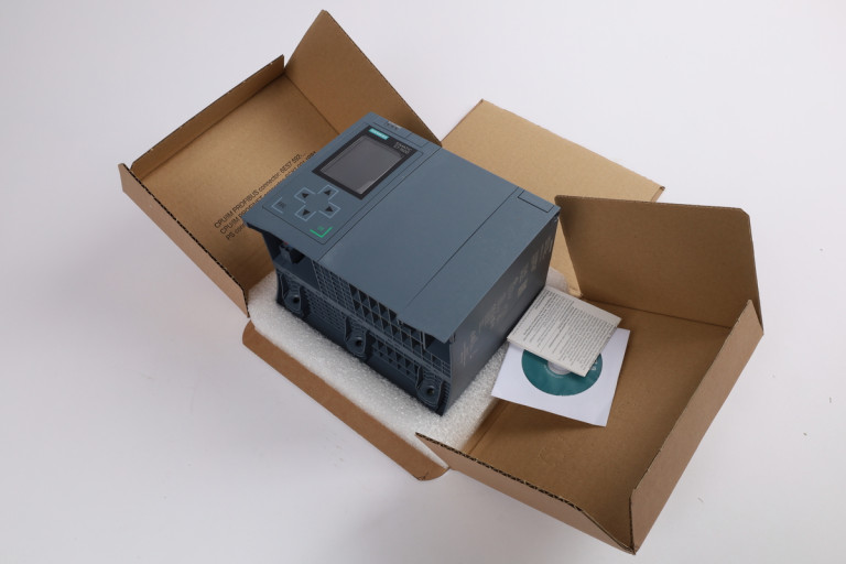 6ES7517-3UP00-0AB0 New in an open package