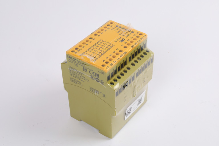 PNOZ X9 100-120VAC 24VDC 7n/o 2n/c 2so 774605 New in sealed package