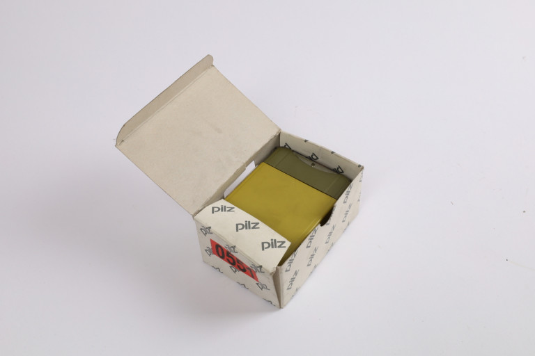 P1HZ/2 2A 230VWS 474550 New in an open package