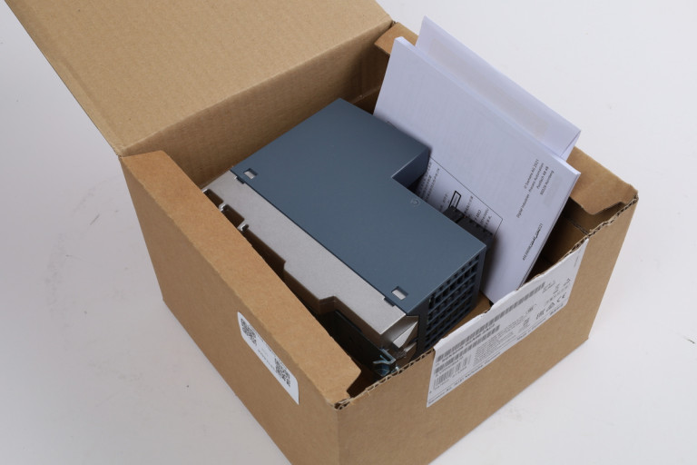 6GK5208-0GA00-2AC2 New in an open package