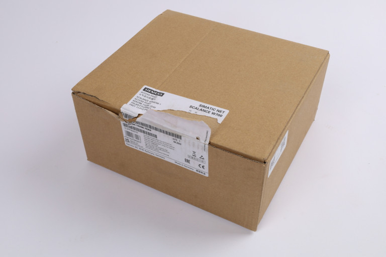 6GK5766-1GE00-7DA0 New in an open package