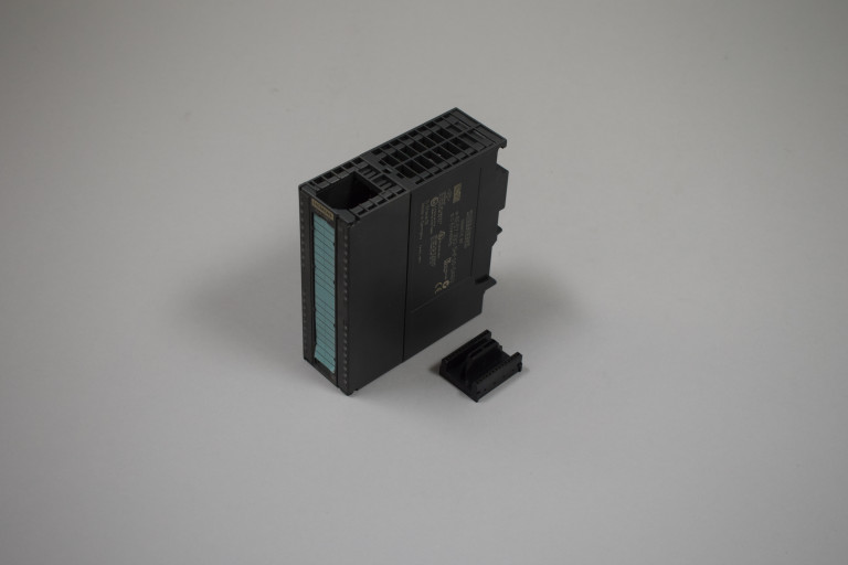 6ES7332-5HF00-0AB0 Ny uten boks