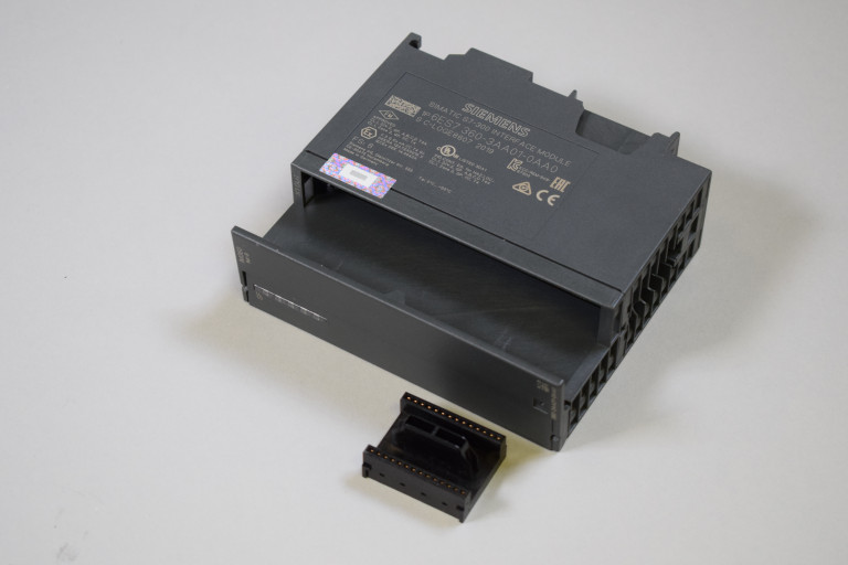 6ES7360-3AA01-0AA0 Nei ouni Këscht