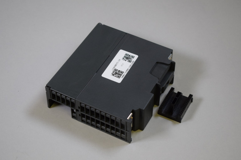 6ES7360-3AA01-0AA0 Nei ouni Këscht