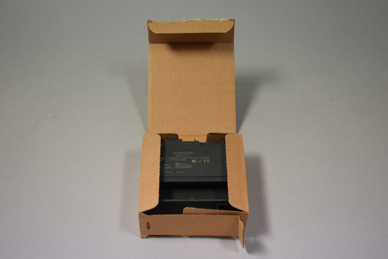 6ES7360-3AA01-0AA0 Nei an engem oppene Pak
