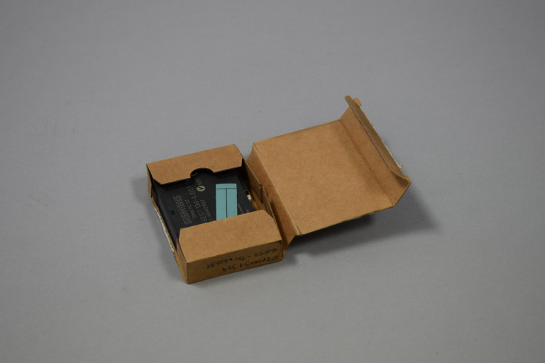 6ES7134-4JB51-0AB0 New in an open package
