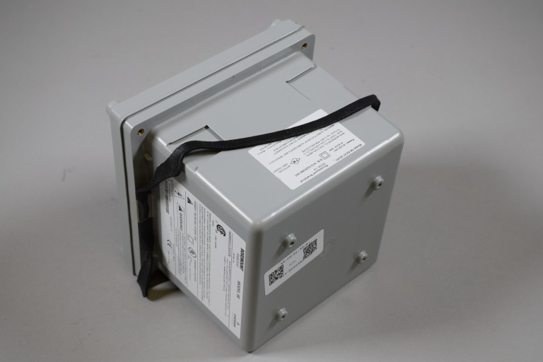 56-03-21-33-HT New without box