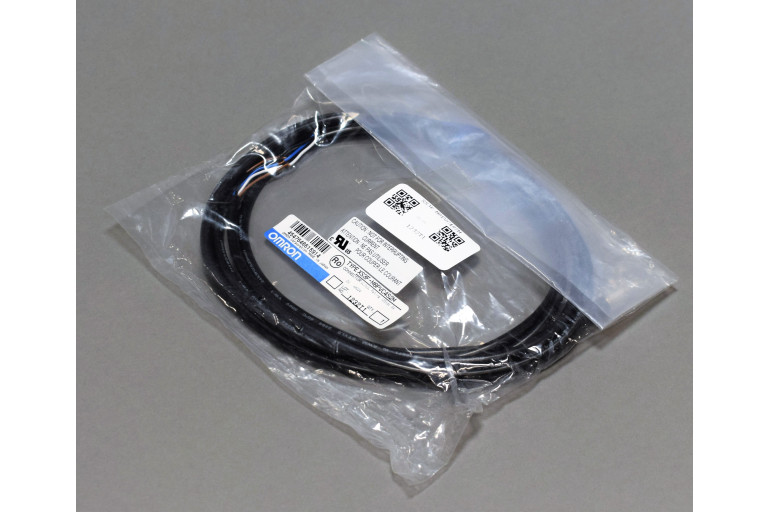 XS3F-M8PVC4S2M Neu in versiegelter Verpackung