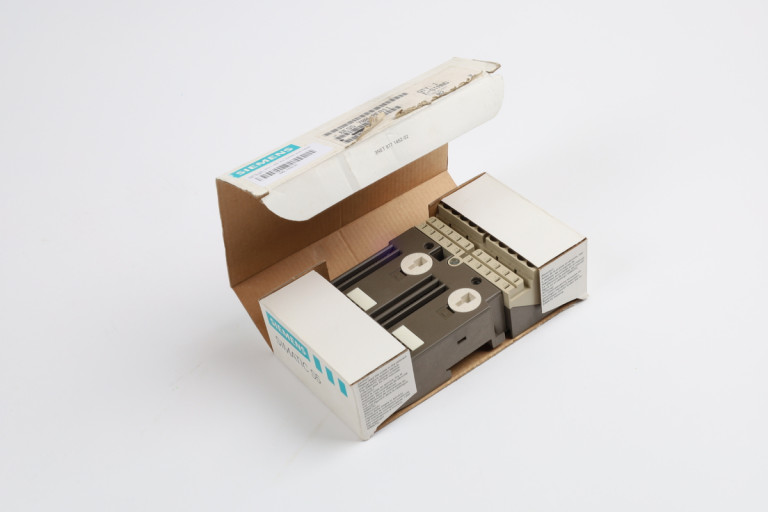 6ES5700-8FA11 New in an open package