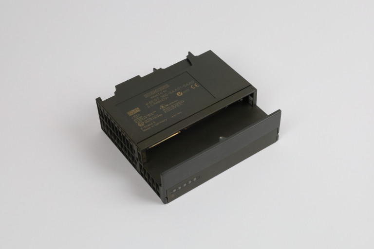 6ES7360-3AA01-0AA0 Obnovljen