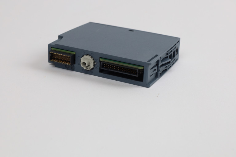6ES7135-6HD00-0BA1 Obnovljen
