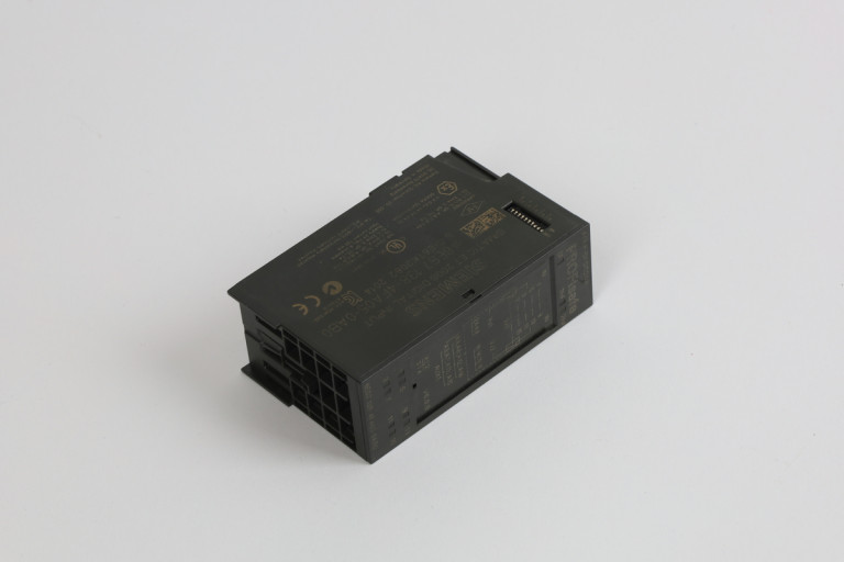 6ES7138-4FA05-0AB0 Obnovljen