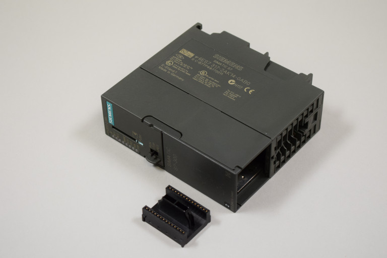 6ES7317-2AK14-0AB0 Oppusset