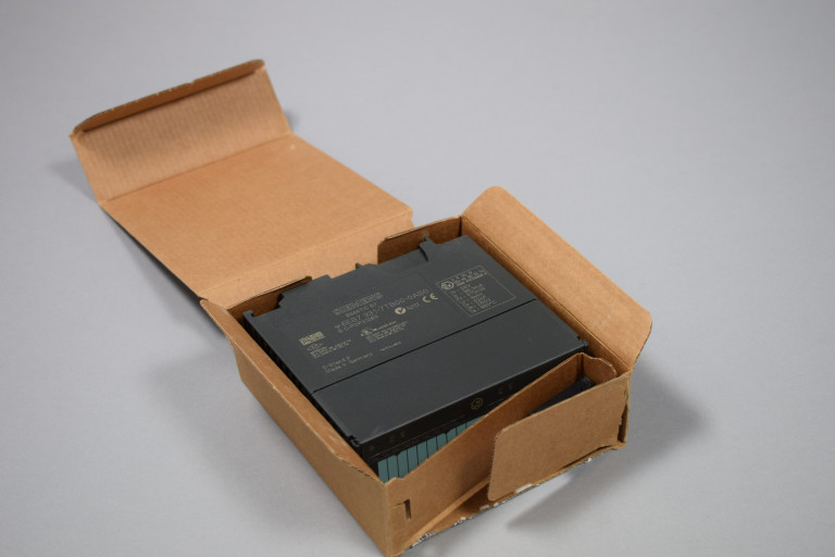 6ES7331-7TB00-0AB0 New in an open package