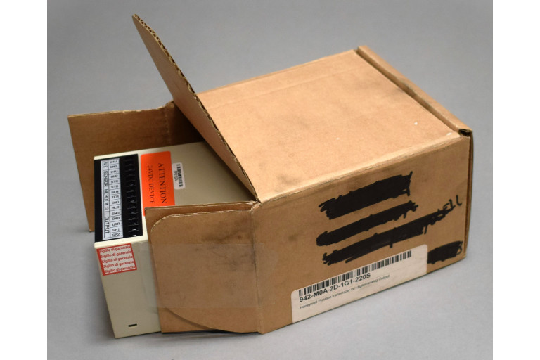 942-M0A-2D-1G1-220S New in an open package
